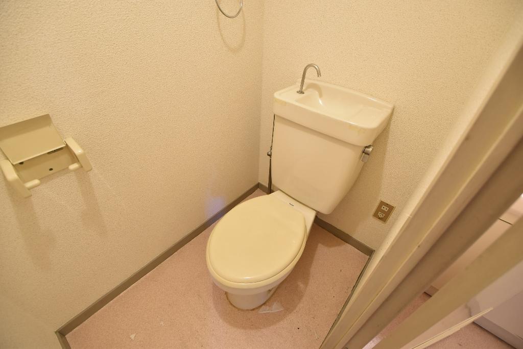 拡大写真:プレズ名古屋入場 5階501のトイレ
