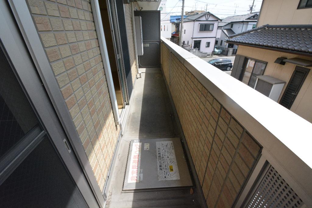 拡大写真:カーサ フェリーチェ 1 3階302のバルコニー