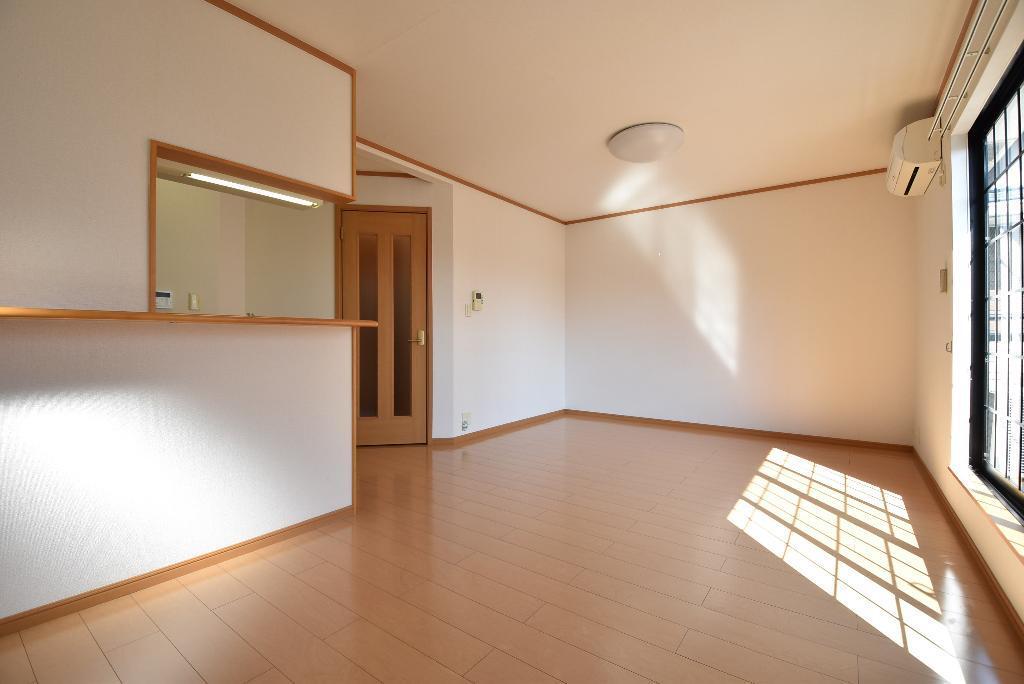 拡大写真:calm牛立 2階201の居間