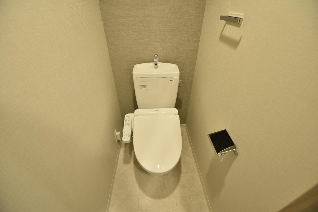 拡大写真:S‐RESIDENCE名駅WEST 9階905のシャワー付トイレ