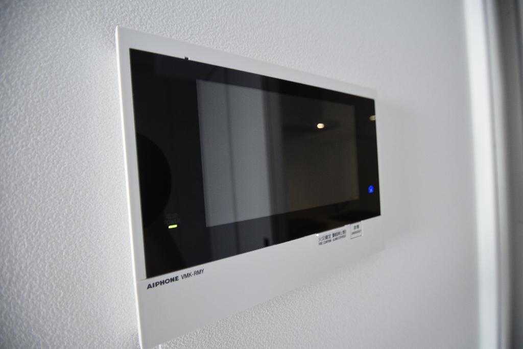 拡大写真:THE LOUNGE LINEAR GATE 2階302のカメラ付インターホン