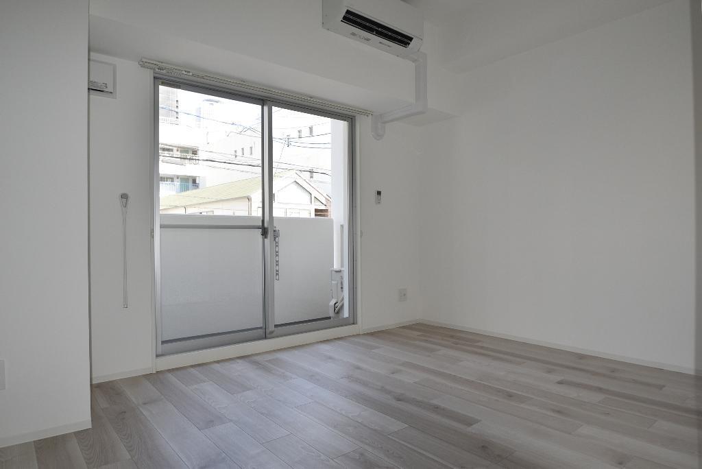 拡大写真:THE LOUNGE LINEAR GATE 2階302の居間