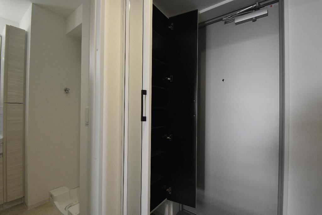拡大写真:THE LOUNGE LINEAR GATE 2階302の下駄箱