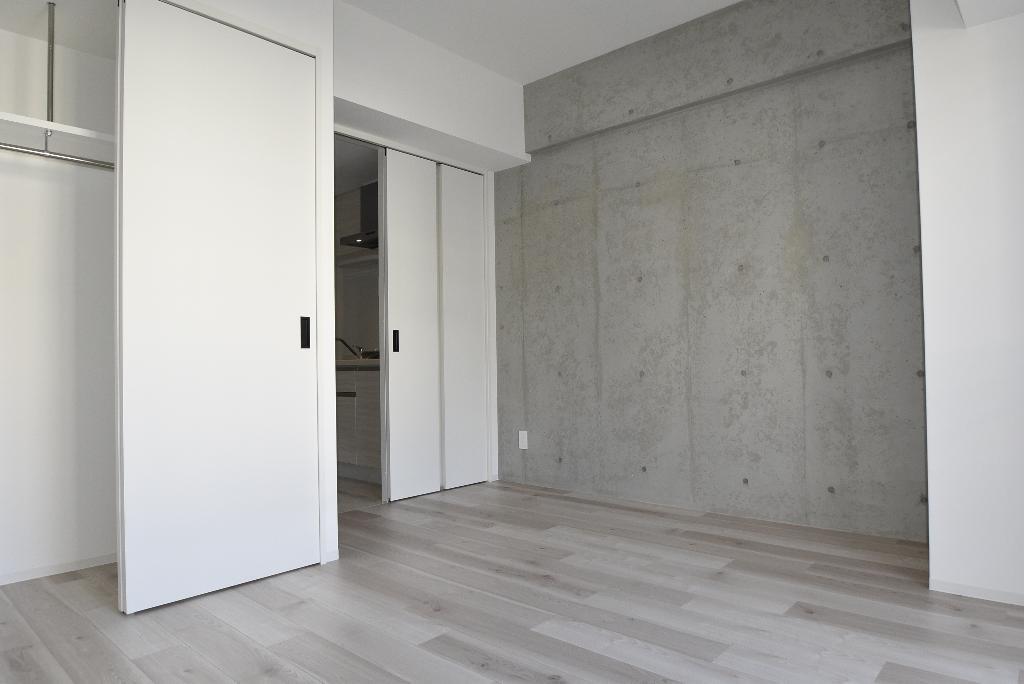 拡大写真:THE LOUNGE LINEAR GATE 2階302の居間