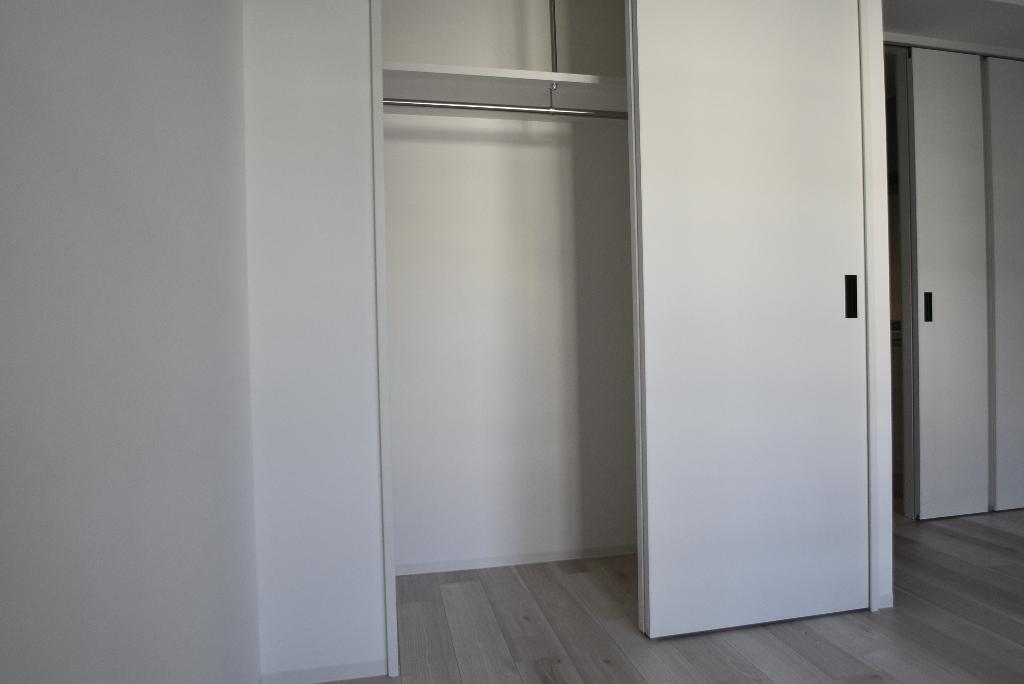 拡大写真:THE LOUNGE LINEAR GATE 2階302のクローゼット