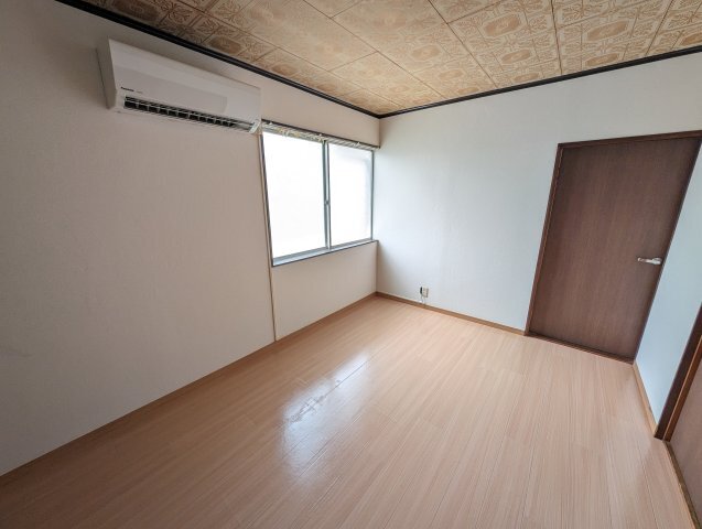 拡大写真:巾クレスト 1階101の居間