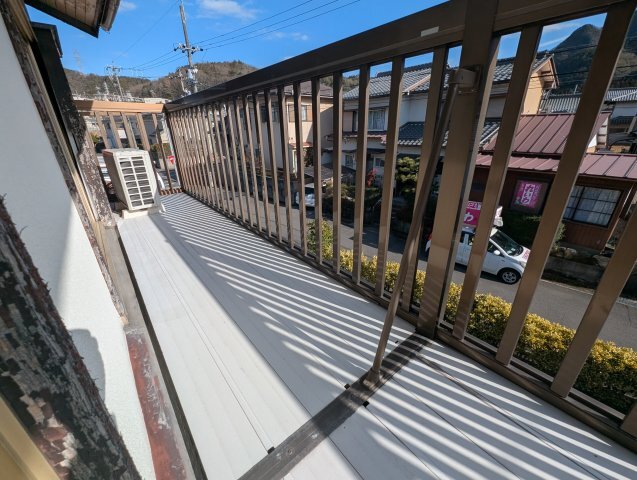 拡大写真:三田洞東2丁目戸建貸家 1階1のバルコニー