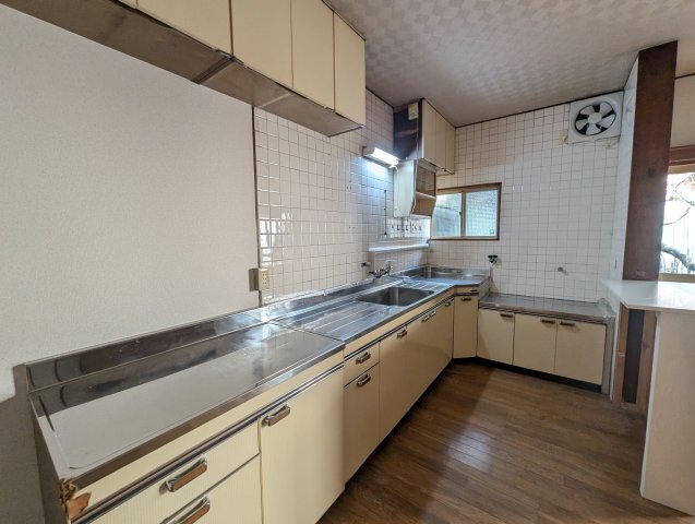 拡大写真:三田洞東2丁目戸建貸家 1階1のキッチン