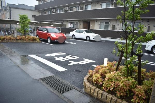 拡大写真:フローラ 3階306の駐車場