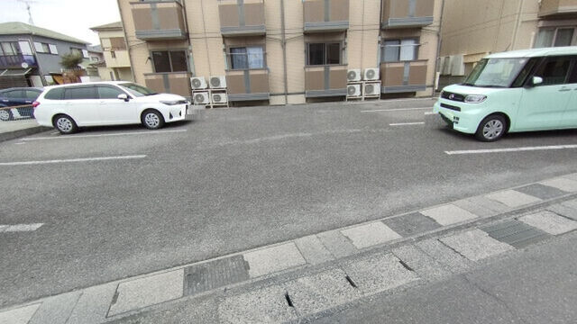 拡大写真:オワゾーモンターニュ 1階105の外観