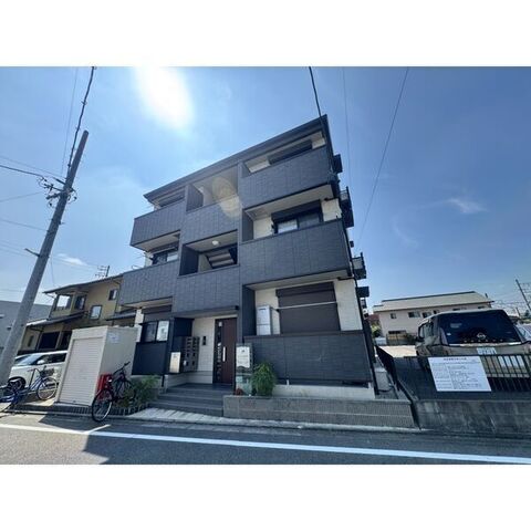 Living岡崎駅前の外観