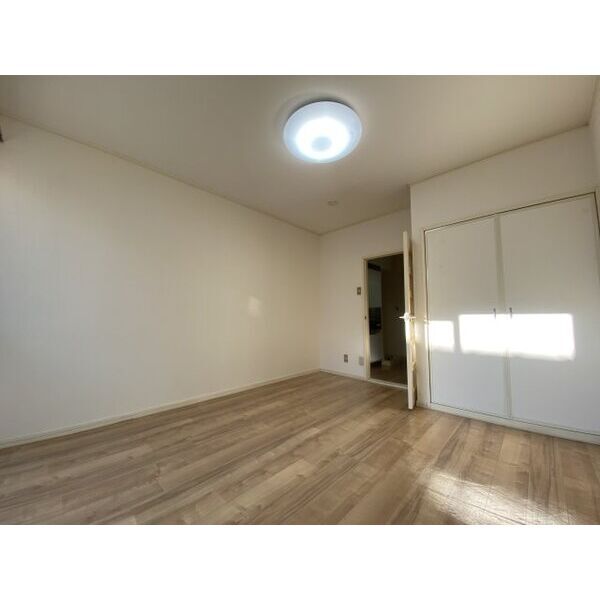 拡大写真:陣場ハイツ 1階103の居間