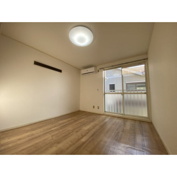 拡大写真:陣場ハイツ 1階103の居間