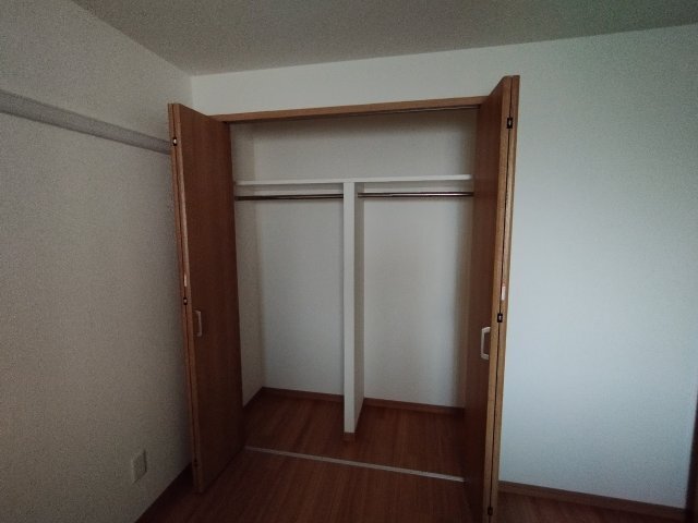 拡大写真:グランスイートアイ 1階102の収納