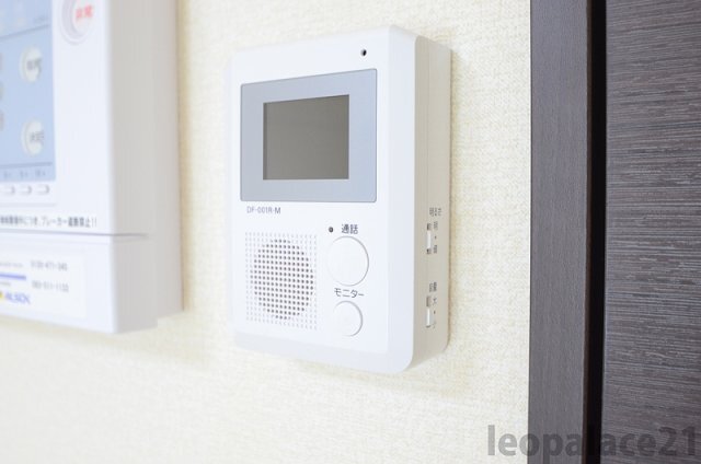 拡大写真:レオパレスエレガンテ大和 2階206のTV付きモニターホン(^^♪