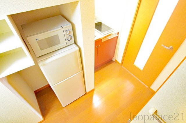 拡大写真:レオパレス小針 1階101の冷蔵庫・電子レンジ