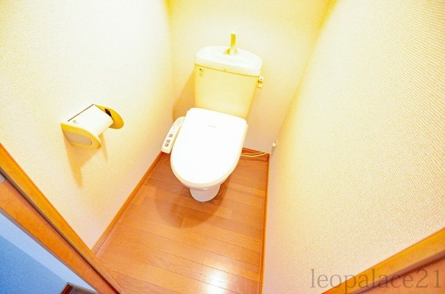 拡大写真:レオパレス小針 1階101の温水洗浄便座