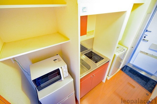 拡大写真:レオパレスピソⅡ 2階206の冷蔵庫・電子レンジ