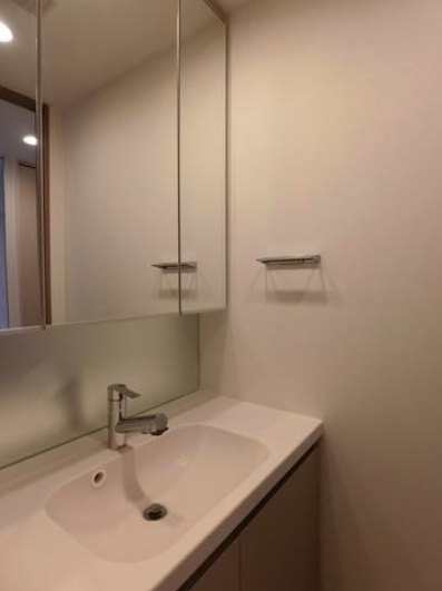 拡大写真:CityLuxYokohama 5階506の洗面所
