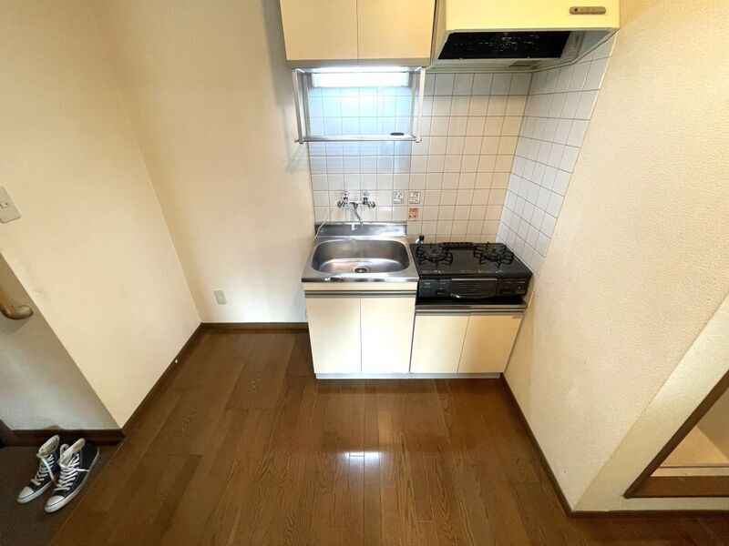 拡大写真:グレーンズフラット 2階303のキッチン