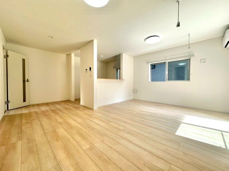 拡大写真:師岡町テラスハウス 1階103の居間