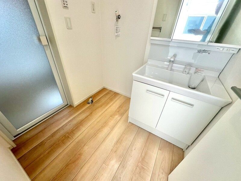 拡大写真:師岡町テラスハウス 1階103の独立洗面台