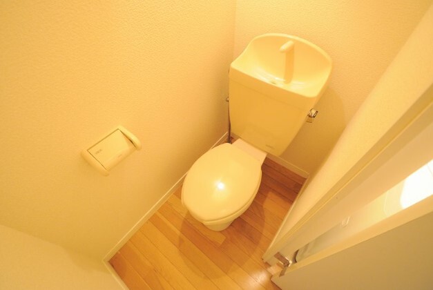 拡大写真:横浜市青葉区田奈町 1階102のトイレ