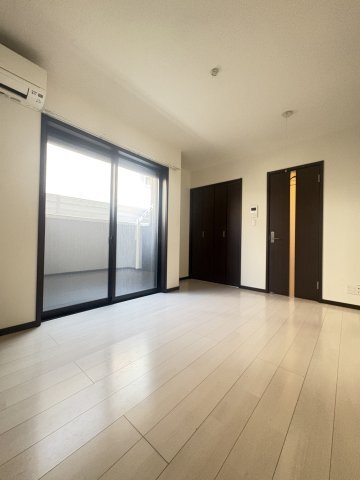 拡大写真:クレドシャンテ武蔵小杉 1階102の※別部屋参考画像です。