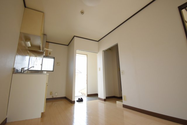 拡大写真:シェモア 1階102の※別部屋参考画像です。