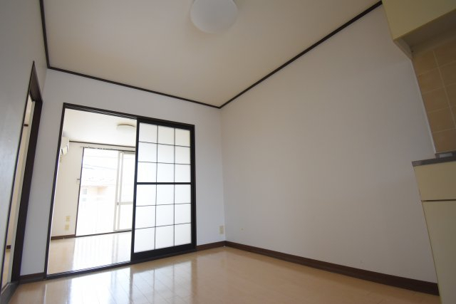 拡大写真:シェモア 1階102の※別部屋参考画像です。