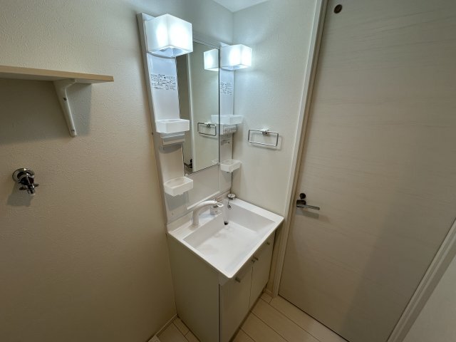 拡大写真:早稲田鶴巻町IMAハウス 地下1階101の独立洗面台