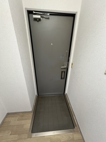 拡大写真:サザンウィンド 1階102の玄関