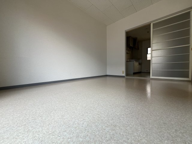 拡大写真:サザンウィンド 1階102の居間