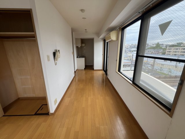 拡大写真:ベオラプレイス 4階4Aの居間