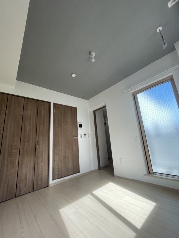 拡大写真:アンバーコート 3階302の居間