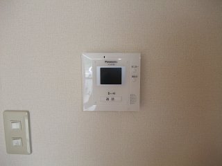 拡大写真:ブランシェ本郷Ⅱ A ・ B 1階B103のカメラ付インターホン