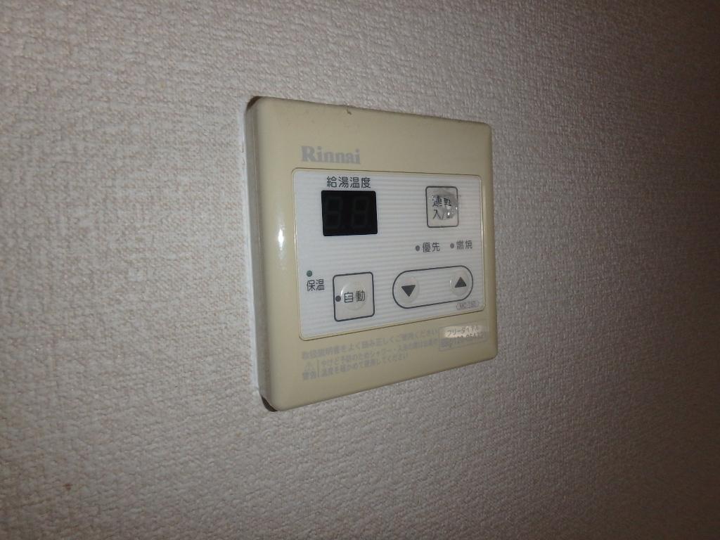 拡大写真:ハートフルマンション ステラ 3階302の給湯リモコン
