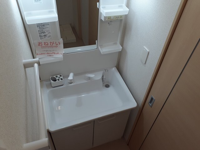 拡大写真:サンライズ Ⅰ 1階101の洗面所
