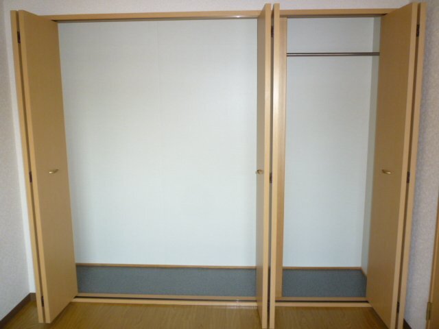 拡大写真:サンライトヒルズ 3階302のクローゼット