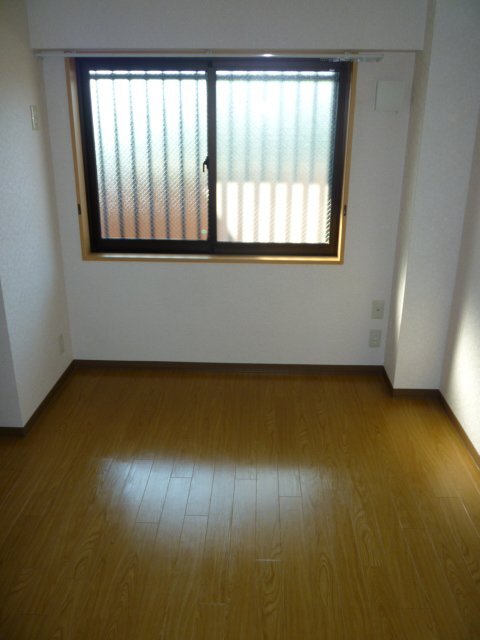 拡大写真:サンライトヒルズ 3階302の寝室