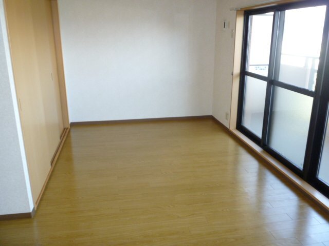 拡大写真:サンライトヒルズ 3階302の居間