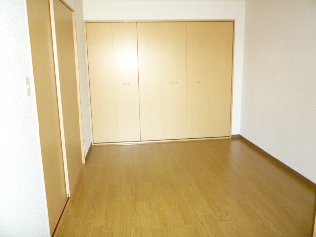 拡大写真:サンライトヒルズ 3階302の洋室