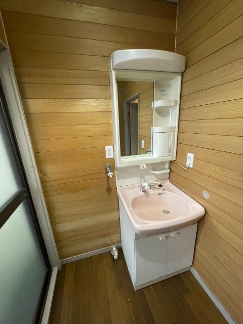 拡大写真:若葉台4丁目貸家 2階1の洗面所