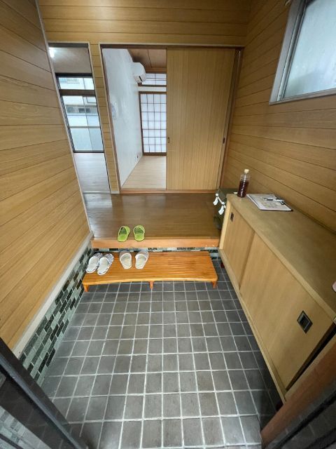 拡大写真:若葉台4丁目貸家 2階1の玄関
