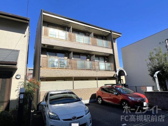 拡大写真：レジデンスSHⅢ 2階302の建物外観