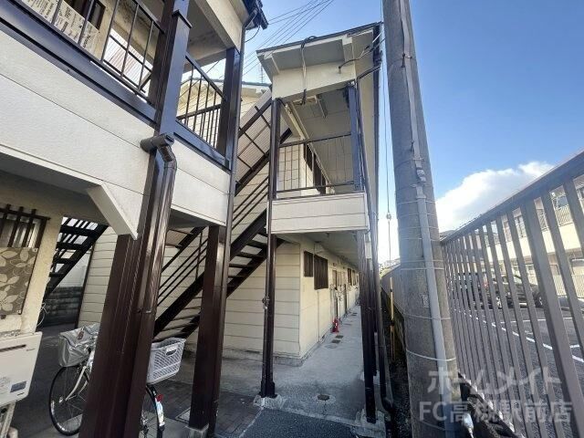 拡大写真:コーポホリデーイン 2階25のエントランス