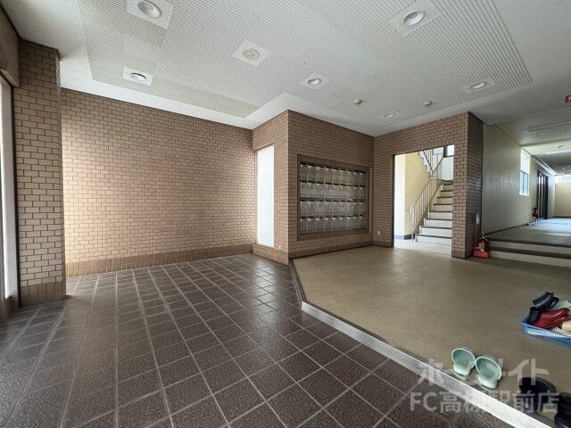 拡大写真:ロイヤルハイツ 2階213のロビー