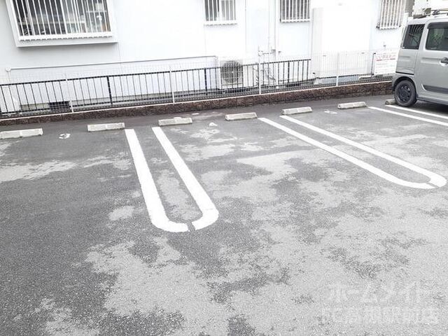 拡大写真:カーサ フィオーレ 1階102の駐車場