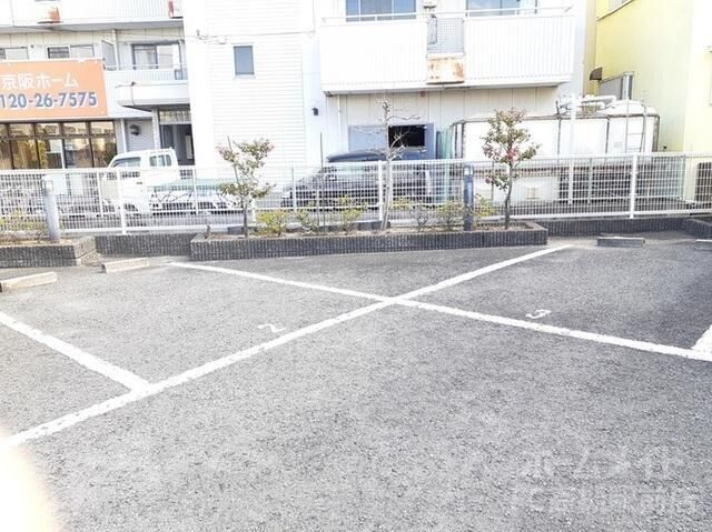 拡大写真:S.G如是 2階202の駐車場