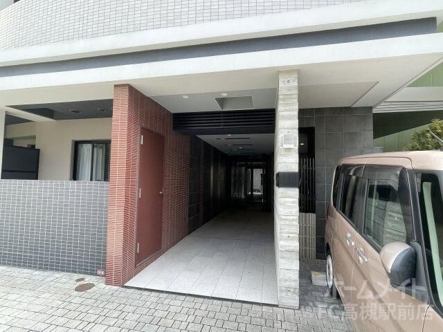 拡大写真：D TOWER芥川 1階102のエントランス
